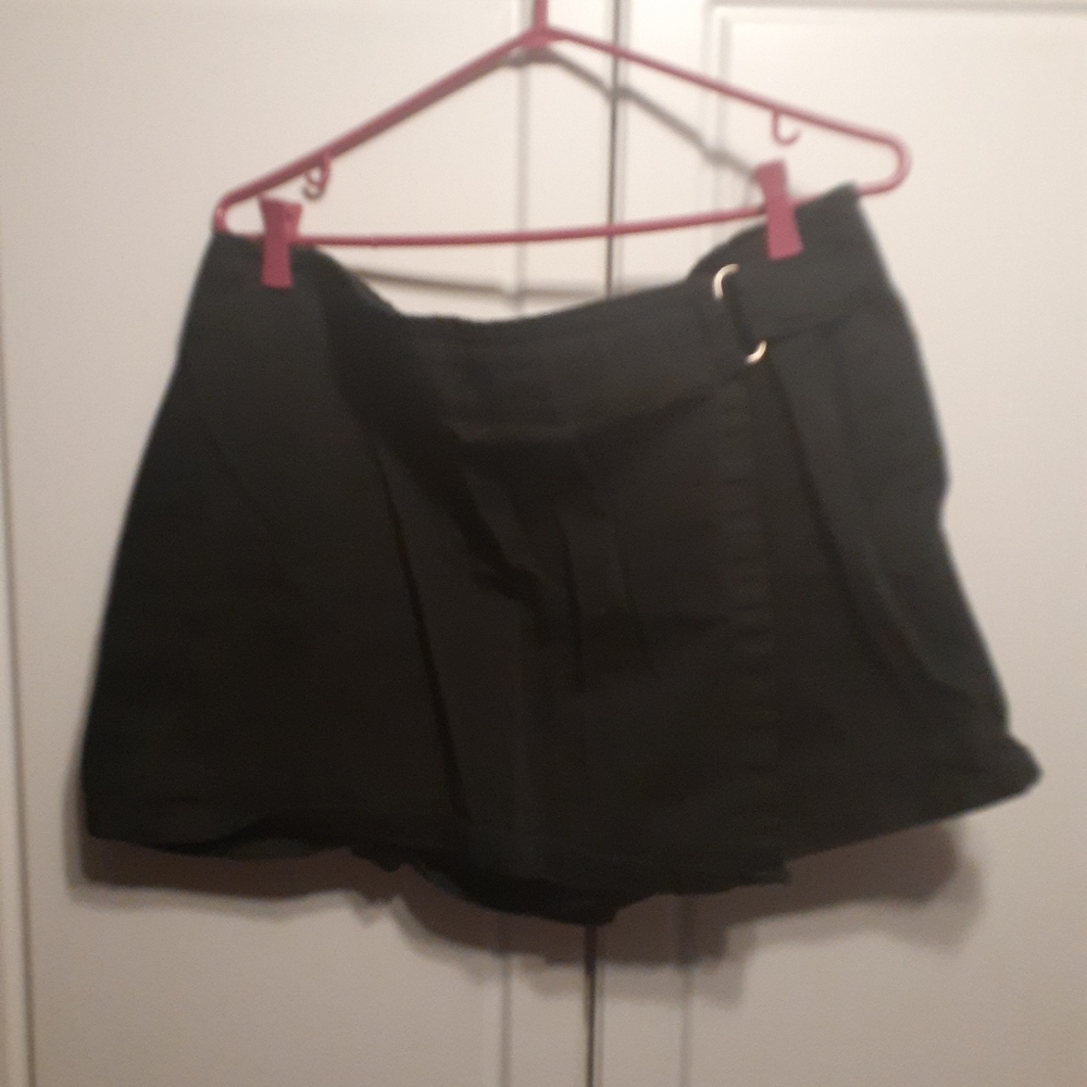 Black Skort